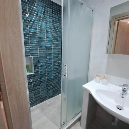 Elegance Apartment Palaiontsiflikion Exterior photo