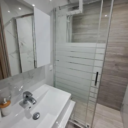 Elegance Apartment Palaiontsiflikion Exterior photo