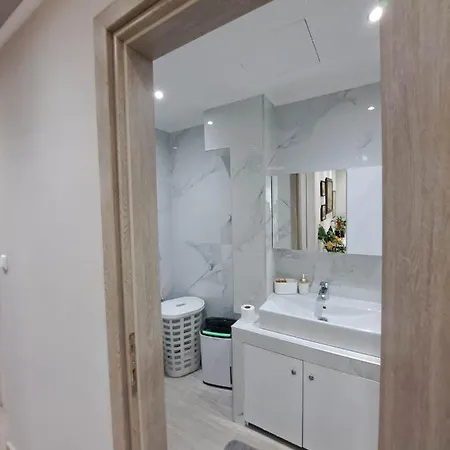 Elegance Apartment Palaiontsiflikion Exterior photo