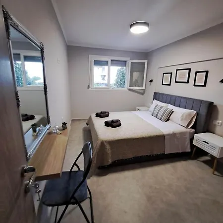 Elegance Apartment Palaiontsiflikion Exterior photo